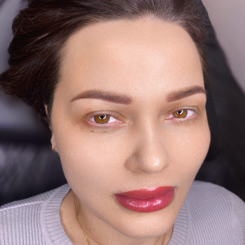 Перманентний макіяж брів у пудровій техніці. 
Перманент губ 
Одразу після процедури