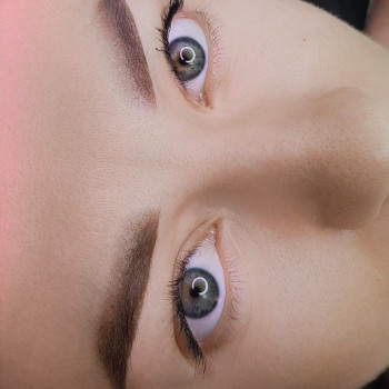 Перманентний макіяж брів у пудровій техніці. 
Одразу після процедури