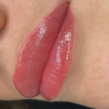 Перманентний макіяж губ
                    Косметолог Катерина Харків