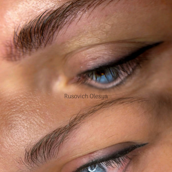 Волоскова реконструкція брів до та після процедури