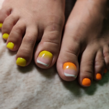 Педикюр пальців з покриттям
                    Мастер маникюра Виктория Киев