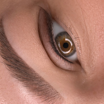 Загоєні брови та очі