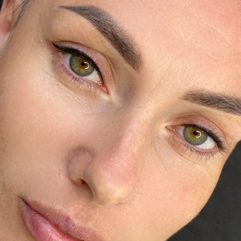 Загоєні брови .1 процедура. Без коррекції