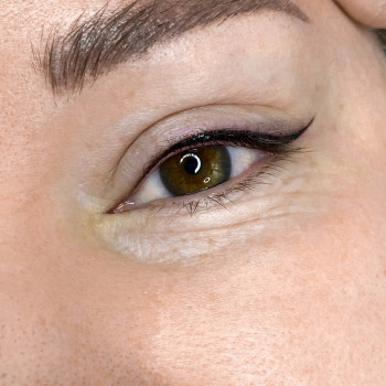 Перманентний макіяж повік
                    Мастер перманентного макияжа Юлия Киев