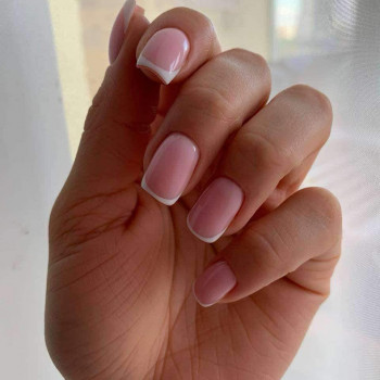 Манікюр зі зняттям та покриттям
                    Салон красоты Fargo Киев