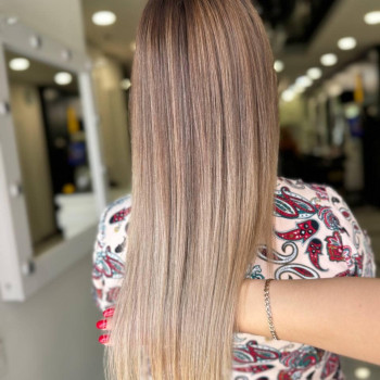 Фарбування з освітленням, шатуш
                    Салон красоты Fargo Киев