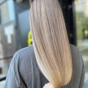 Фарбування з освітленням, шатуш
                    Салон красоты Fargo Киев