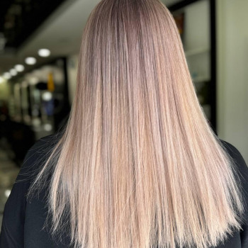 Фарбування з освітленням, шатуш
                    Салон красоты Fargo Киев