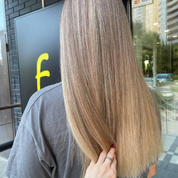 Фарбування з освітленням, шатуш
                    Салон красоты Fargo Киев