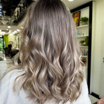 Фарбування з освітленням, шатуш
                    Салон красоты Fargo Киев
