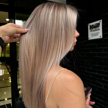 Фарбування з освітленням, шатуш
                    Салон красоты Fargo Киев