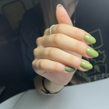 Однотонный (монохромный) маникюр зеленый простой, фото - Мастер маникюра Тетяна Колокол