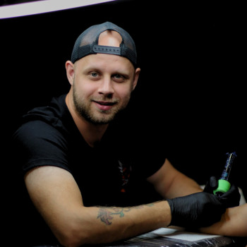 Топ - майстер Дмитро.