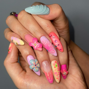 Маникюр лето разноцветный с цветами, фото - Ногтевая студия Nails Bart Studio