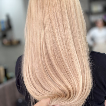 Блон з полуничним відтінком