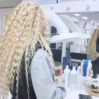 Афрокучері
                    Перукар-колорист Анна Кременчук