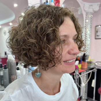 Стрижка на хвилясте волосся
Майстер Аліна Камінська