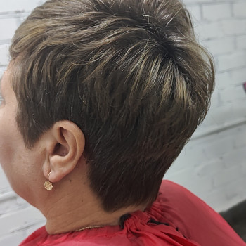 Стрижки жіночі
                    Перукар-колорист Анна Кременчук