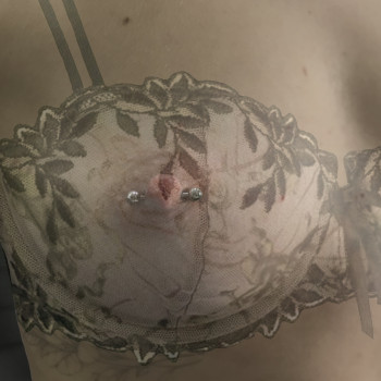 Пірсинг сосків
                    Майстер з пірсингу Александра Київ