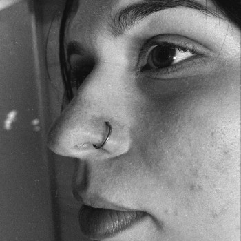 Пирсинг носа
                    Мастер по пирсингу Александра Киев