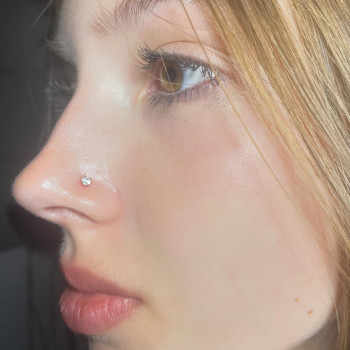 Пирсинг носа
                    Мастер по пирсингу Александра Киев