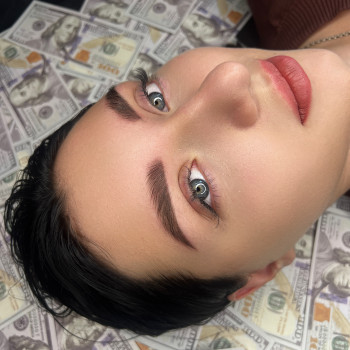 Перекриття перманентного макіяжу брів