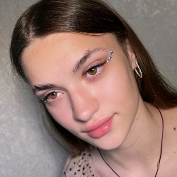 Нарощування вій
3D(0,07 товщина) 
8-12мм
Натуральний ефект