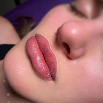 перманент губ одразу після процедури.