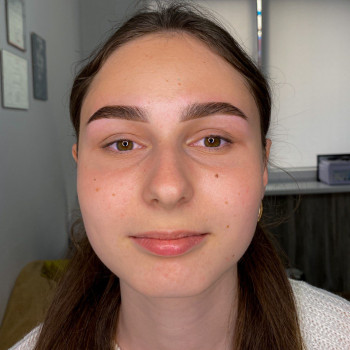 Пофарбування брів