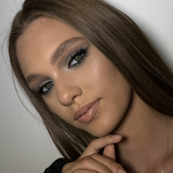 Макіяж та корекція брів
                    Візажист  Івано-Франківськ