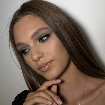 Макіяж та корекція брів
                    Візажист  Івано-Франківськ