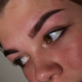 Макіяж та корекція брів
                    Візажист  Івано-Франківськ