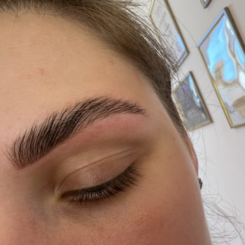 Ламінування брів, фарбування та корекція