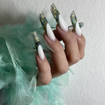 Новогодний маникюр на длинные ногти зеленый, фото - Обучающий центр Курсы наращивания ногтей Панчева