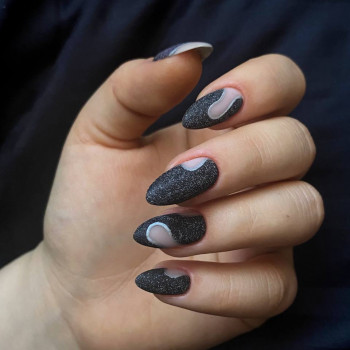 Черный маникюр матовый необычный, фото - Мастер маникюра Соломія Гавришко