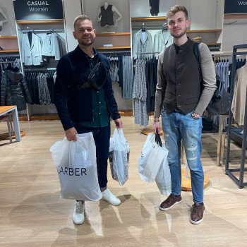 Після шоппінгу з задоволеним клієнтом  )