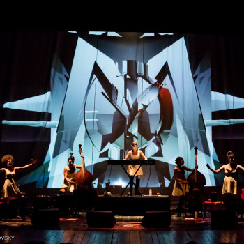 Репортаж конференцій, форумів, спортивних заходів та концертів.
                    Фотограф Александр Черновцы