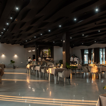 Репортаж конференцій, форумів, спортивних заходів та концертів.
                    Фотограф Александр Черновцы