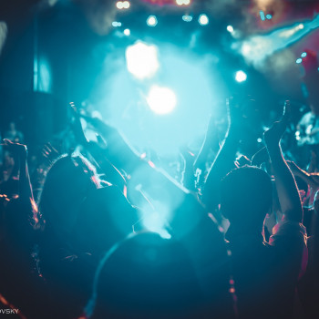 Репортаж конференцій, форумів, спортивних заходів та концертів.
                    Фотограф Александр Черновцы