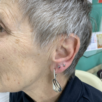 Додаткові проколи мочки вуха