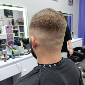 Стрижка чоловіча #стрижка #стрижкамужская #стрижкабороды #стрижказапорожье  #салонкрасотызапорожье #парикмахерскаязапорожье #наращиваниеногтей #маникюрзапорожье #маникюр #гельлак #окрашивание #стрижказапорожье