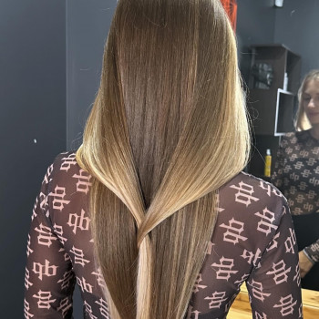 Запит: Освітлити біля обличчя, та зробити мʼякий перехід.