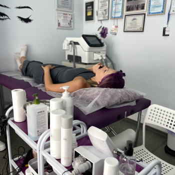 Підготовка до rf -ліфтингу
Професійне очищення та тонізація від Holy land