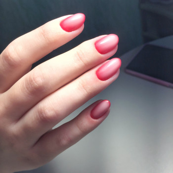 красный маникюр