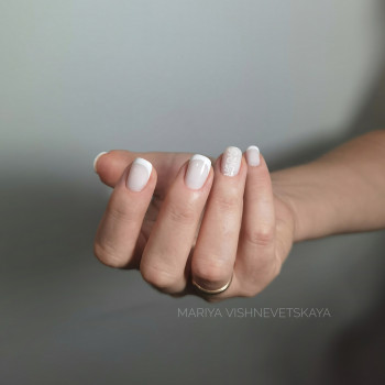 Аппаратний манікюр + покритя гель-лак
                    Майстер манікюру Мария Запоріжжя