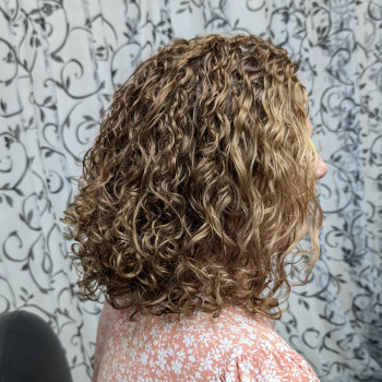 Біозавивка тонкого, густого, фарбованого волосся