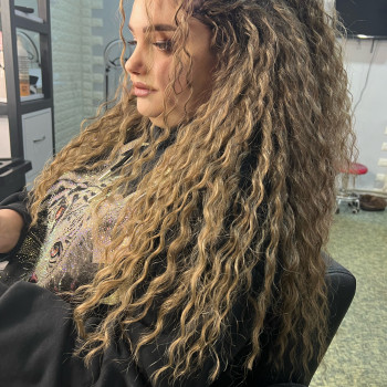 Афроплетие волос афро кудри дредокудри
                    Перукар Оксана Дніпро