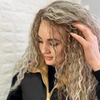 Афроплетие волос афро кудри дредокудри
                    Перукар Оксана Дніпро