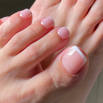 Педикюр з гель-лак
                    Мастер маникюра Анастасія Ужгород