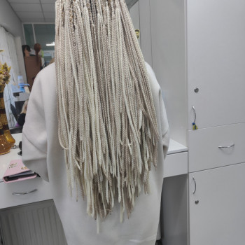 Плетіння, Афрокоси
                    Перукар-колорист Анна Кременчук